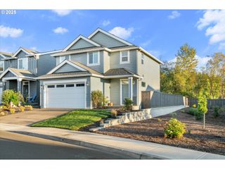 422 Ne TIMBERLINE St, Estacada, OR 97023