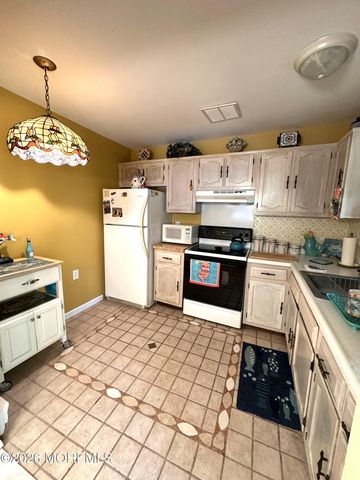 2 Concord Lane, Whiting, NJ 08759