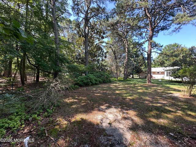 2 Concord Lane, Whiting, NJ 08759