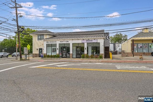 37 Riveredge Road, Tenafly, NJ 07670