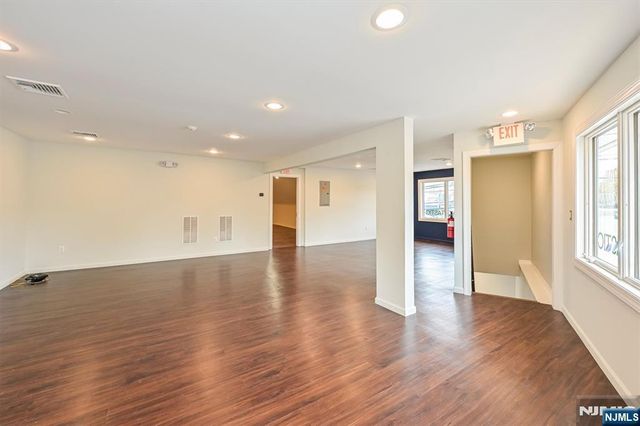 37 Riveredge Road, Tenafly, NJ 07670
