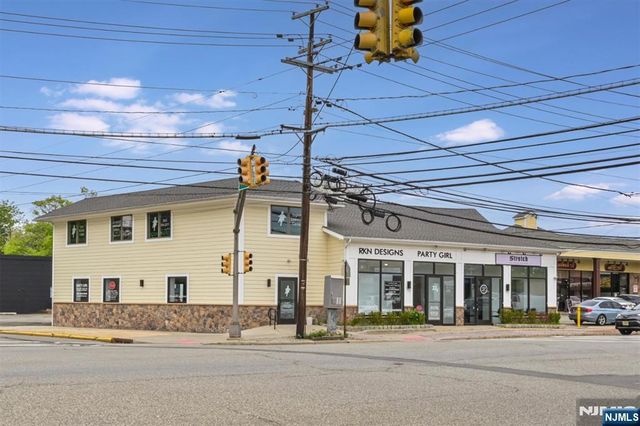 37 Riveredge Road, Tenafly, NJ 07670