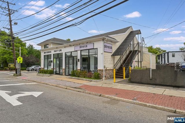 37 Riveredge Road, Tenafly, NJ 07670