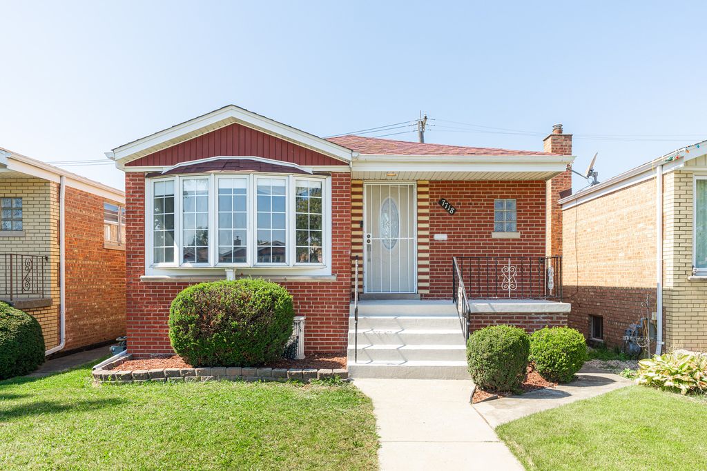 7718 Meade Avenue, Burbank, IL 60459