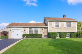 825 Prairie Avenue, Bartlett, IL 60103