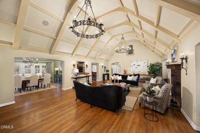 555 Meadow Grove Street, La Canada Flintridge, CA 91011