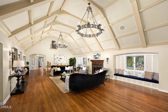 555 Meadow Grove Street, La Canada Flintridge, CA 91011