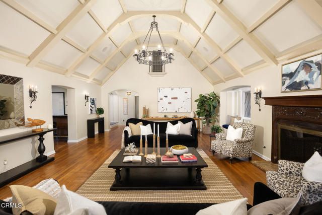 555 Meadow Grove Street, La Canada Flintridge, CA 91011