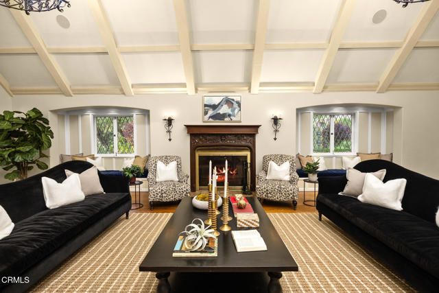 555 Meadow Grove Street, La Canada Flintridge, CA 91011