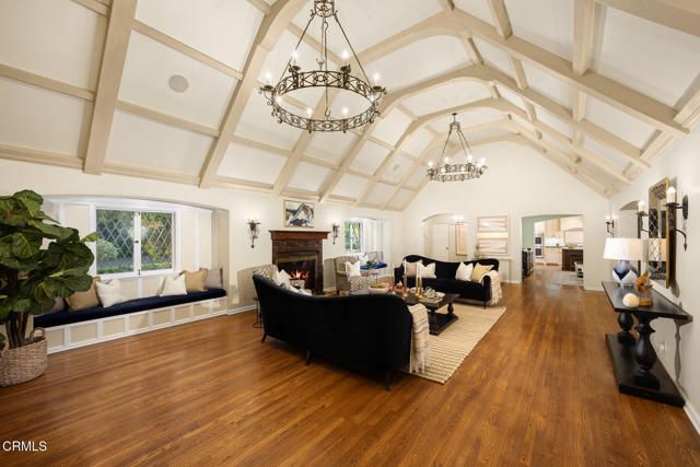 555 Meadow Grove Street, La Canada Flintridge, CA 91011