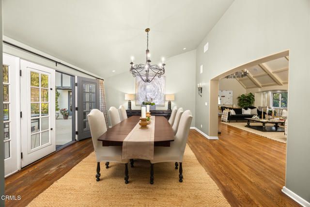 555 Meadow Grove Street, La Canada Flintridge, CA 91011