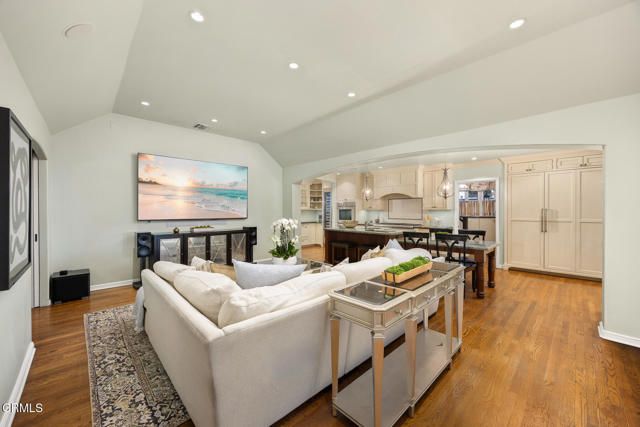 555 Meadow Grove Street, La Canada Flintridge, CA 91011