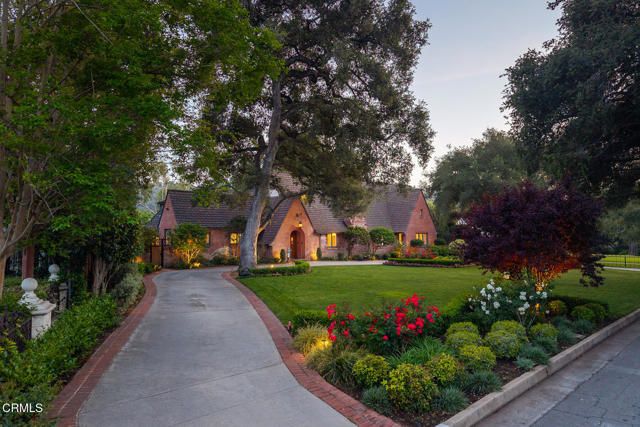 555 Meadow Grove Street, La Canada Flintridge, CA 91011