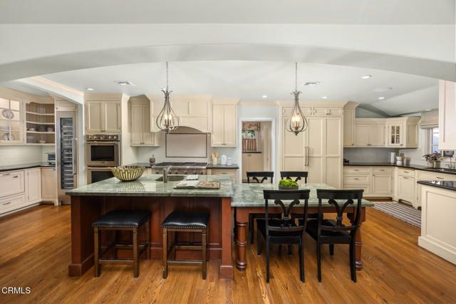 555 Meadow Grove Street, La Canada Flintridge, CA 91011