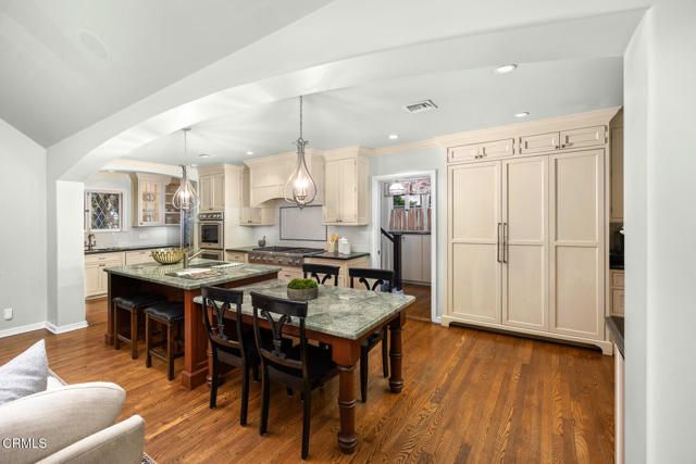 555 Meadow Grove Street, La Canada Flintridge, CA 91011