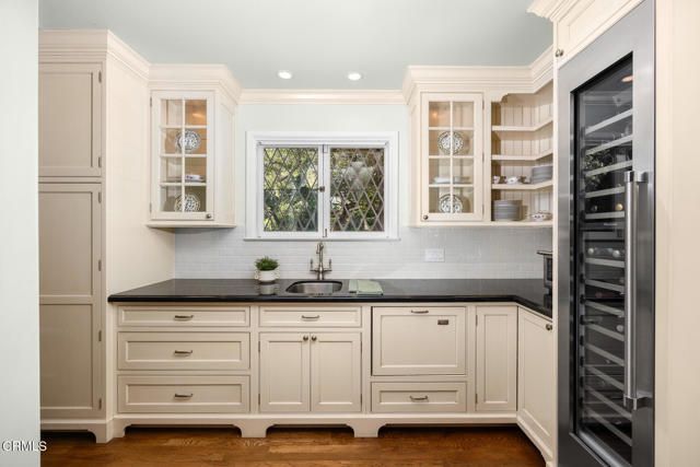 555 Meadow Grove Street, La Canada Flintridge, CA 91011