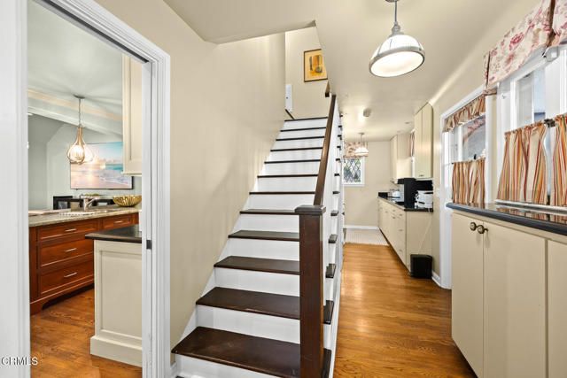 555 Meadow Grove Street, La Canada Flintridge, CA 91011