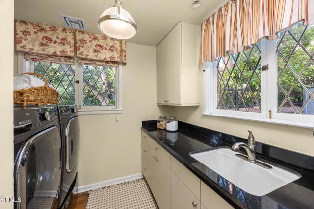 555 Meadow Grove Street, La Canada Flintridge, CA 91011