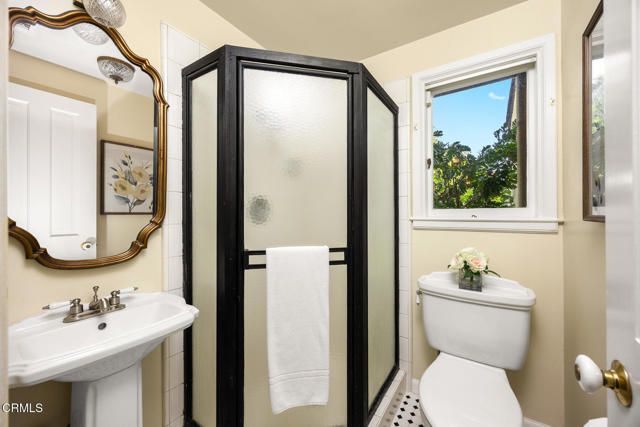 555 Meadow Grove Street, La Canada Flintridge, CA 91011