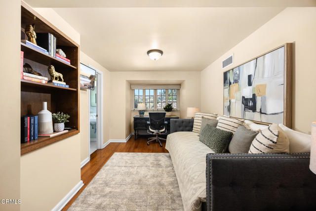 555 Meadow Grove Street, La Canada Flintridge, CA 91011