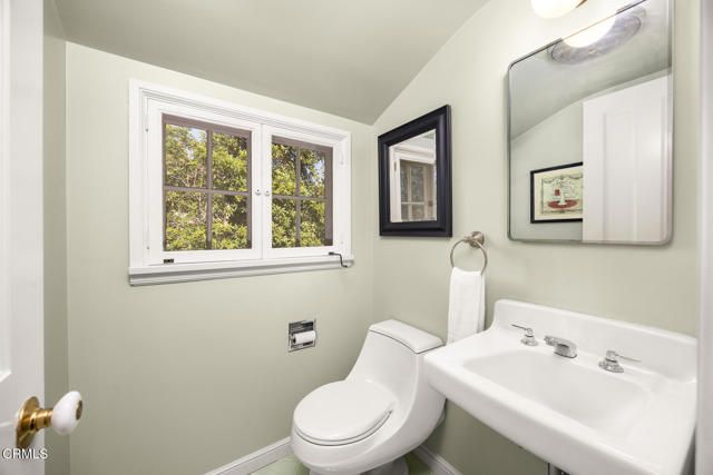 555 Meadow Grove Street, La Canada Flintridge, CA 91011