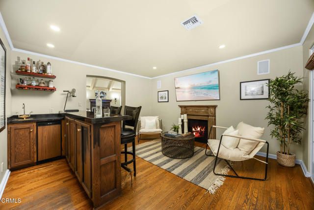 555 Meadow Grove Street, La Canada Flintridge, CA 91011