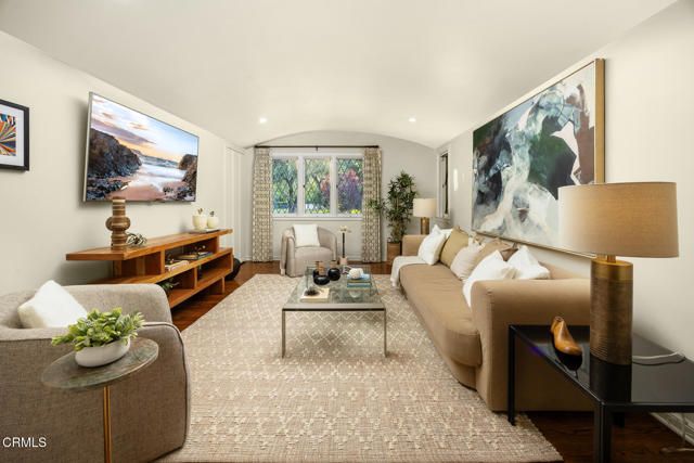 555 Meadow Grove Street, La Canada Flintridge, CA 91011