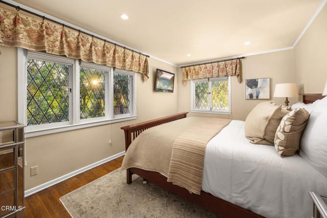 555 Meadow Grove Street, La Canada Flintridge, CA 91011