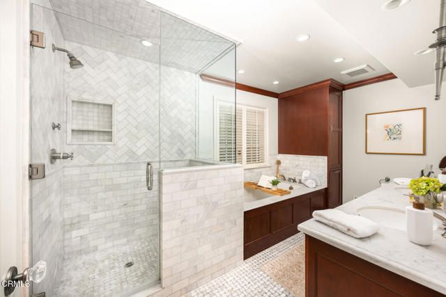 555 Meadow Grove Street, La Canada Flintridge, CA 91011