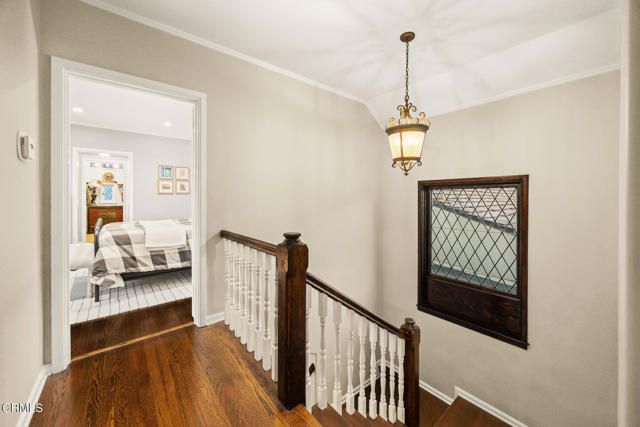 555 Meadow Grove Street, La Canada Flintridge, CA 91011