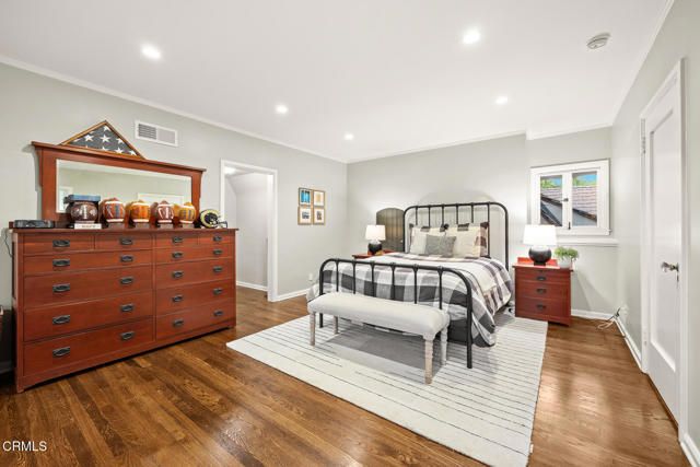 555 Meadow Grove Street, La Canada Flintridge, CA 91011