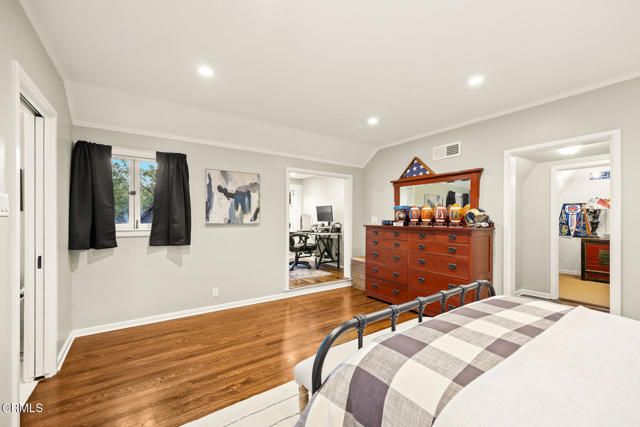 555 Meadow Grove Street, La Canada Flintridge, CA 91011