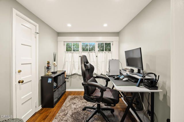 555 Meadow Grove Street, La Canada Flintridge, CA 91011