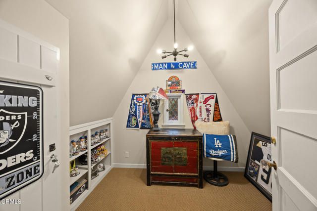 555 Meadow Grove Street, La Canada Flintridge, CA 91011