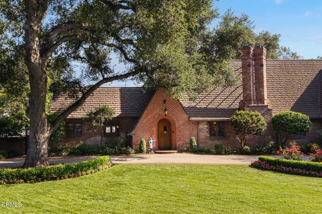 555 Meadow Grove Street, La Canada Flintridge, CA 91011