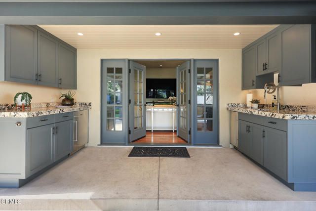 555 Meadow Grove Street, La Canada Flintridge, CA 91011