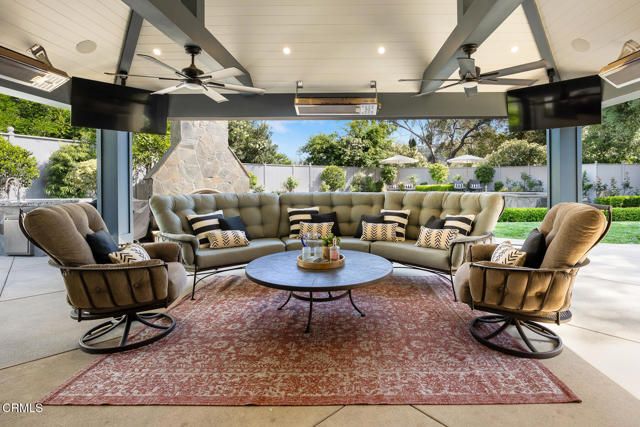 555 Meadow Grove Street, La Canada Flintridge, CA 91011