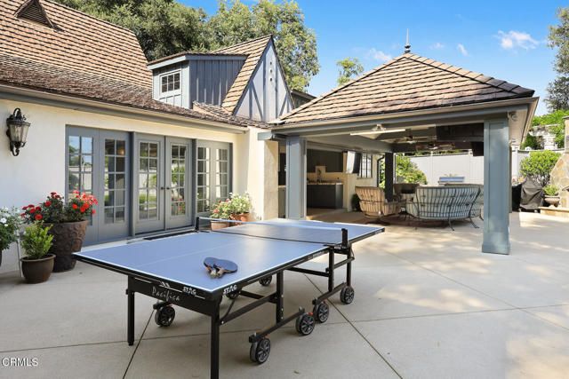 555 Meadow Grove Street, La Canada Flintridge, CA 91011