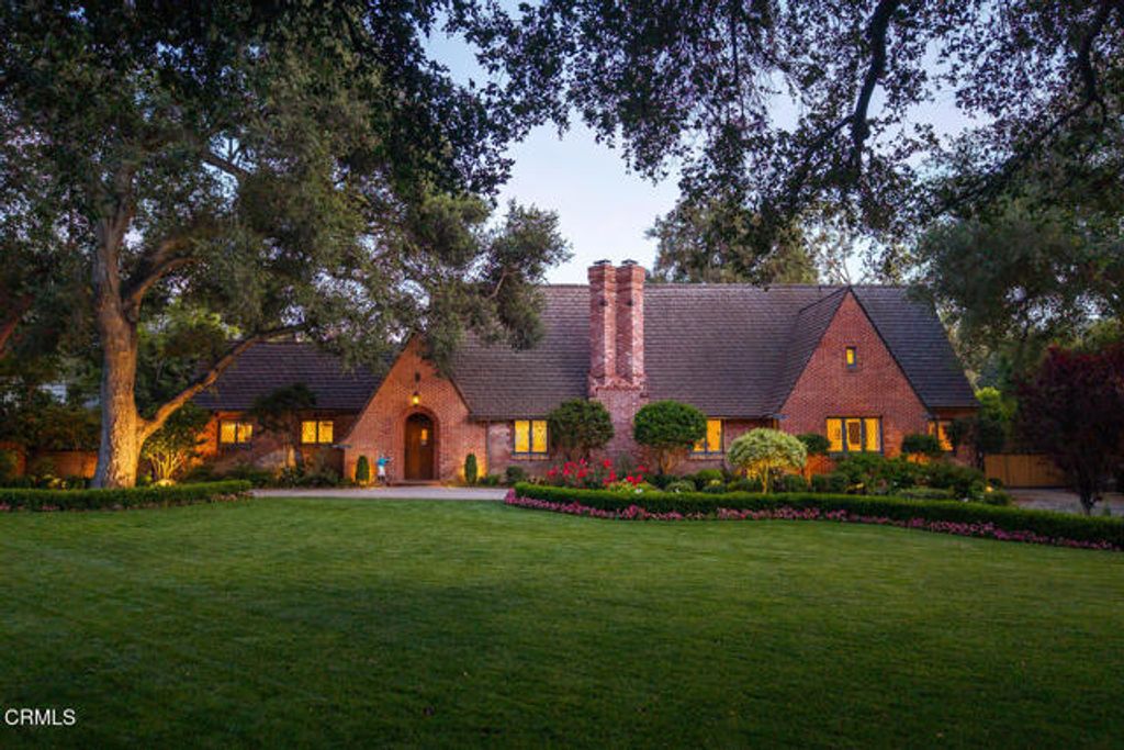 555 Meadow Grove Street, La Canada Flintridge, CA 91011