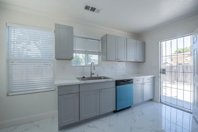 2115 N Ferger Avenue, Fresno, CA 93704