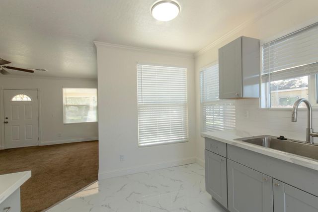 2115 N Ferger Avenue, Fresno, CA 93704