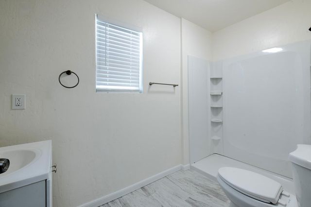 2115 N Ferger Avenue, Fresno, CA 93704