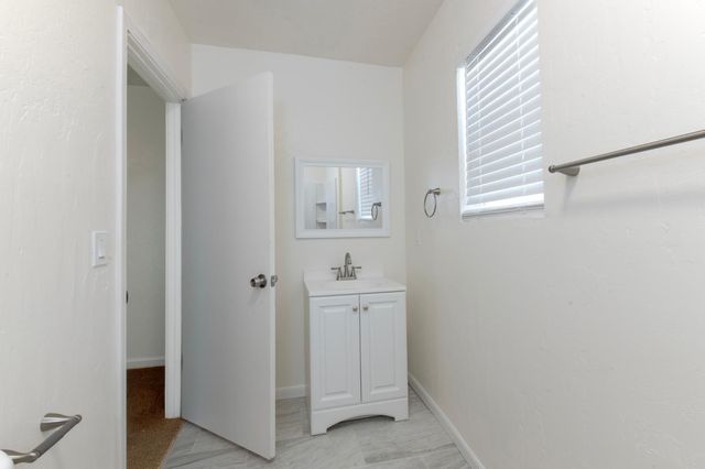 2115 N Ferger Avenue, Fresno, CA 93704