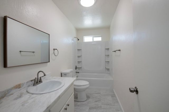 2115 N Ferger Avenue, Fresno, CA 93704