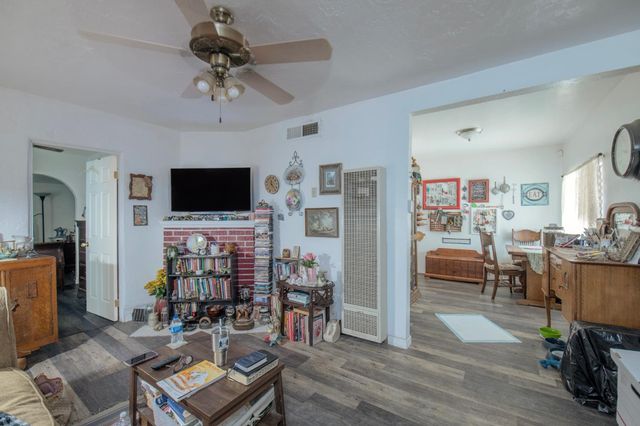 2115 N Ferger Avenue, Fresno, CA 93704