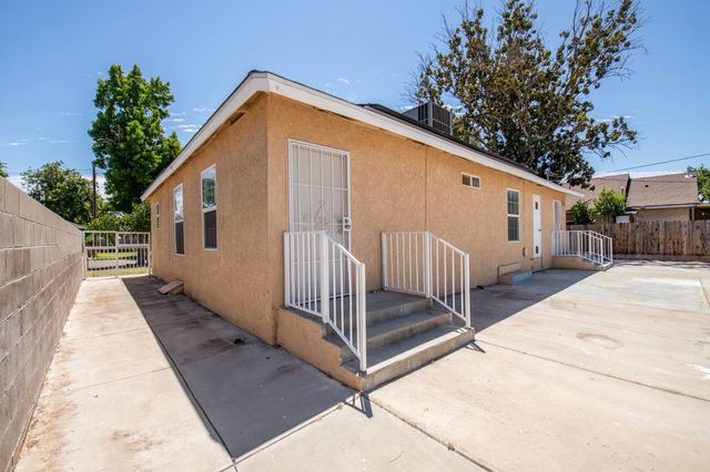 2115 N Ferger Avenue, Fresno, CA 93704