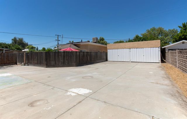 2115 N Ferger Avenue, Fresno, CA 93704