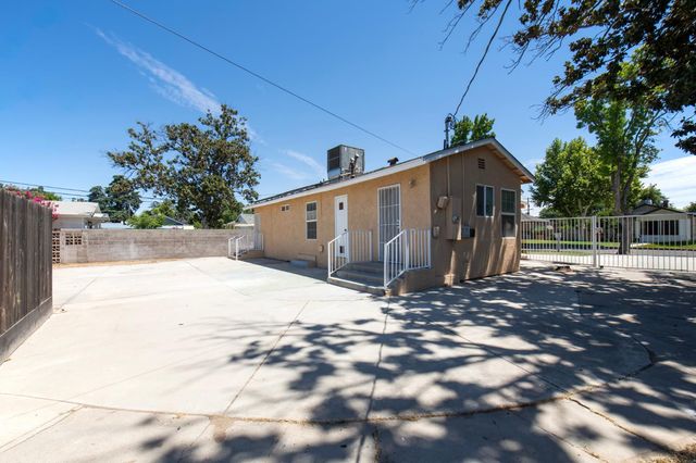 2115 N Ferger Avenue, Fresno, CA 93704