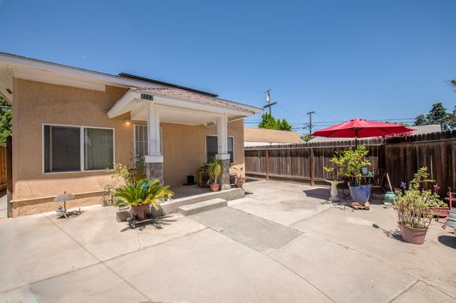 2115 N Ferger Avenue, Fresno, CA 93704