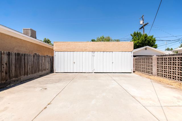 2115 N Ferger Avenue, Fresno, CA 93704